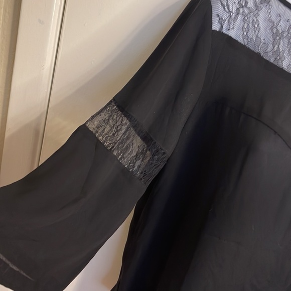 Apt 9 black top with lace on sleeves and neckline - Picture 4 of 4